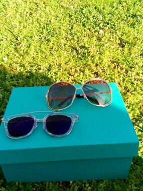 2 PR OF SUNGLASSES NEW IN PK HB